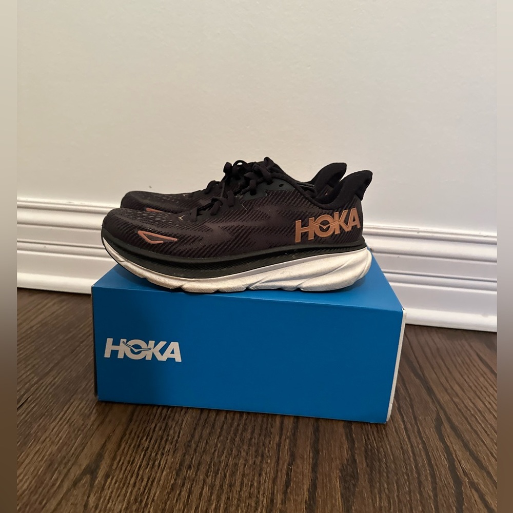 Women’s Size 7 Hoka Clifton 9 Shoes